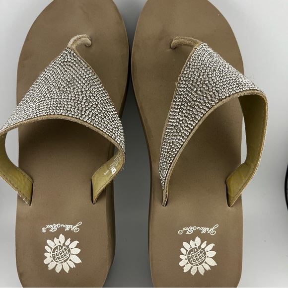 Yellow Box Women's Size 9 Brown/Tan Rhinestones Silver Wedge Sandals Flipflops - Picture 2 of 8